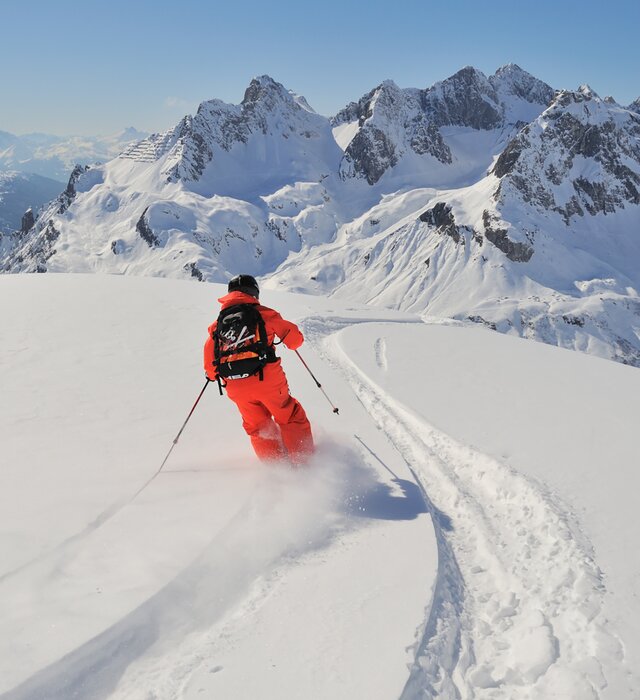 Tiefschnee Skifahren in Lech | © Sepp Mallaun / Lech Zuers Tourismus